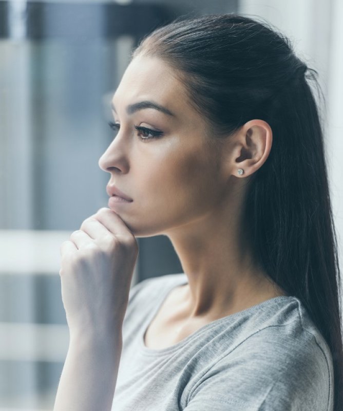 Droht einem Ausländer der Verlust der Niederlassungbewilligung wegen Ergänzungsleistungen?